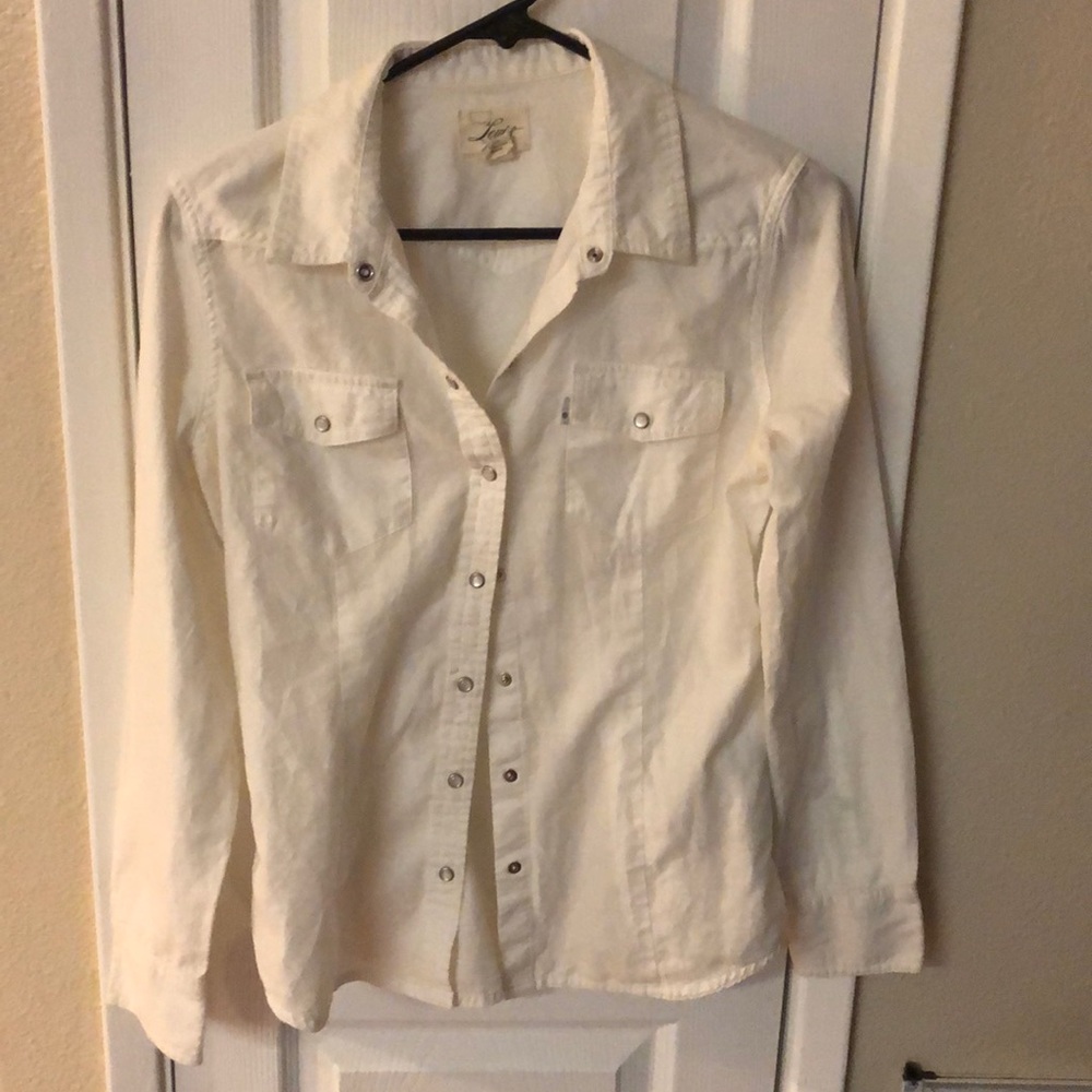White Levi’s button down